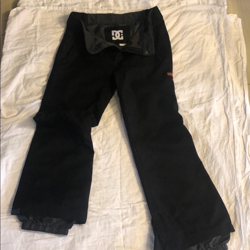 DC Men’s slim, lightweight snowboard pants, size M
